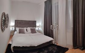 2 Izbovy Byt 60M2 V Centre Na Bakossovej, 24H Self Checkin